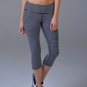 Scorpio Sol Crop Tights Yoga Leggings Black White Stripe Small